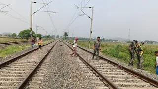 ट्रेन से कटकर युवक-युवती की मौत