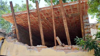 हादसे के बाद खुला हुआ लिंटर, जागरण