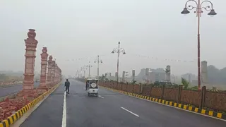एयरपोर्ट रोड, प्रयागराज। जागरण आर्काइव