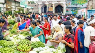 महंगाई की मार से बिगड़ा रसोई का बजट: सब्जी, दूध और घी के दामों में उछाल, थाली हुई महंगी