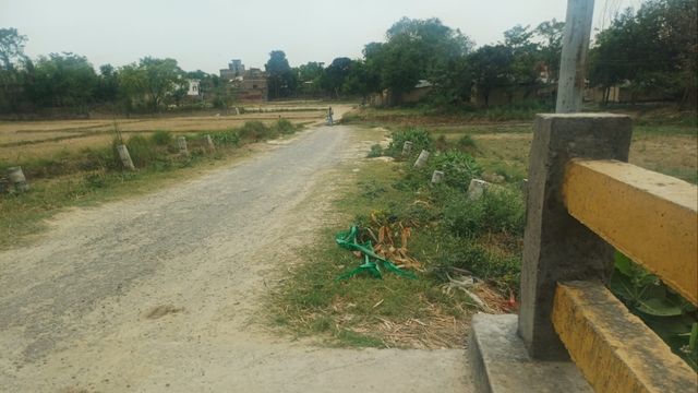 रक्सौल: भारत-नेपाल सीमा पर 500 फीट की जगह 5 KM चलते हैं ग्रामीण, अधूरे निर्माण का झेल रहे दंश 
