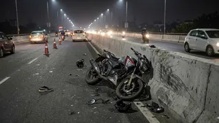 दक्षिणी दिल्ली के मसूदपुर में भीषण सड़क हादसा। (एआई से निर्मित ग्राफिक्स)
