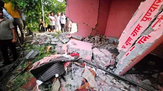 हादसे के बाद क्षतिग्रस्त मंदिर
