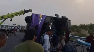 घटनास्थल से अस्पताल तक दर्द में भी अपनों को ढूंढती रही निगाहें।