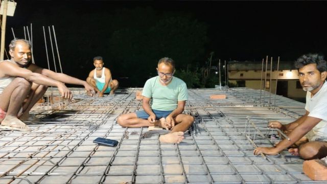 बिहार में भीषण गर्मी का कहर: मजदूर दिन में आराम, रात में काम करने को मजबूर
