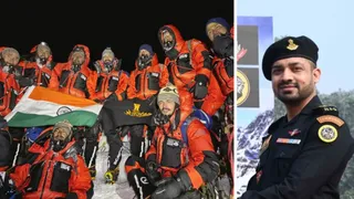 एनएसजी की 16 सदस्यीय पर्वतारोहण टीम ने माउंट एवरेस्ट पर सफल आरोहण कर तिरंगा फहराया। वहीं, दूसरी ओर टिहरी निवासी मेजर अखिलेश भट्ट।