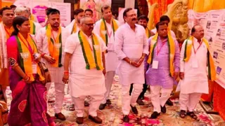 भाजपा महानगर के प्रशिक्षण वर्ग कार्यक्रम में उपस्थित फतेहपुर सीकरी सांसद व किसान मोर्चा के राष्ट्रीय अध्यक्ष राजकुमार चाहर (दाएं से तीसरे), मेयर कामिनी राठौर (बाएं), एमएलसी विजजय शिवहरे (बाएं से दूसरे), महानगर अध्यक्ष डा. सतीश दिवाकर (दाएं से दूसरे) : जागरण