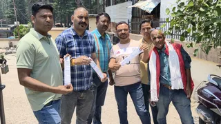 कई उपभोक्ता बिल सुधारने की मांग करते हुए ऊर्जा निगम कार्यालय पहुंचे। जागरण