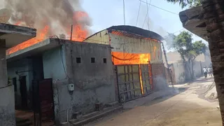 फैक्ट्री में लगी भयानक आग।