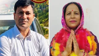 सगनेहड़ पंचायत में टॉस के बाद उपप्रधान चुनाव जीते दीप चंद और प्रधान अनीता।