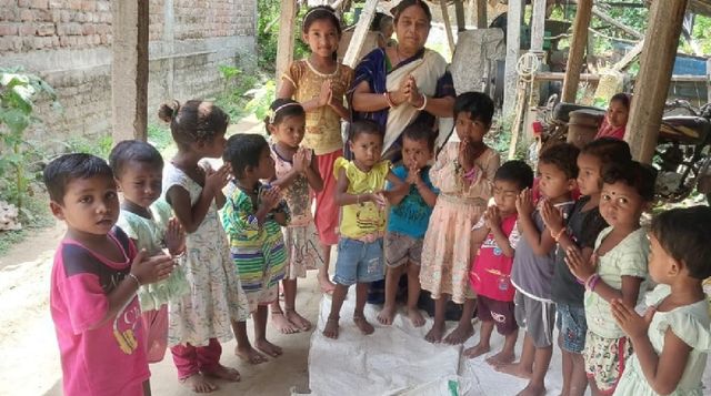 व्यवस्था की लाचारी: बहरागोड़ा में सरकारी जमीन नहीं मिली तो सेविका ने अपने घर को ही बना दिया आंगनबाड़ी
