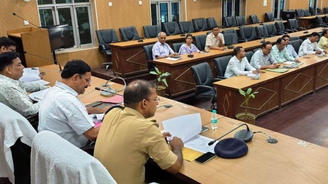 B.Ed प्रवेश परीक्षा: 5 केंद्रों पर 1900 परीक्षार्थी, इलेक्ट्रॉनिक डिवाइस और फोटो-स्टेट दुकानें बंद रखने के मैनपुरी डीएम के आदेश 
