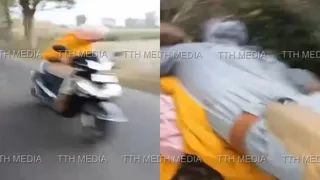 वीडियो में हमलावरों ने स्कूटर चला रहे जोगा सिंह को निशाना बनाया। गिरने के बाद भी सीने पर चलाई गोलियां।