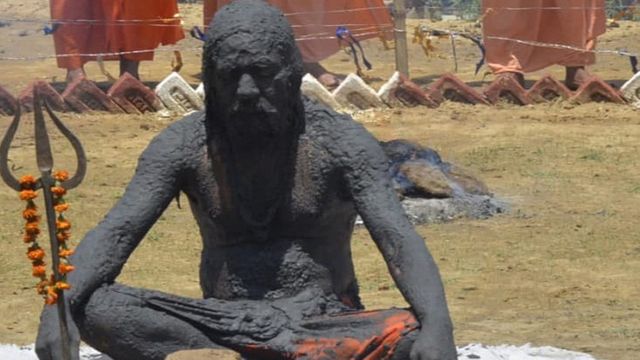 तपती गर्मी में नागा बाबा का 41 दिन का अग्नि-तप, देश में खुशहाली व सुख-सम़ृद्धि की कामना