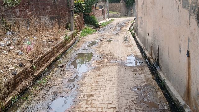 रास्ते व गलियों में जलभराव, गंदगी-कीचड़ की समस्या भी गहरा रही... बीमारियां फैलने की भी आशंका

