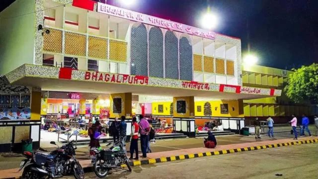 भागलपुर रेलवे स्टेशन पर रिटायरिंग रूम की व्यवस्था निजी एजेंसी को लीज पर, यात्रियों की जेब पर बढ़ सकता है बोझ