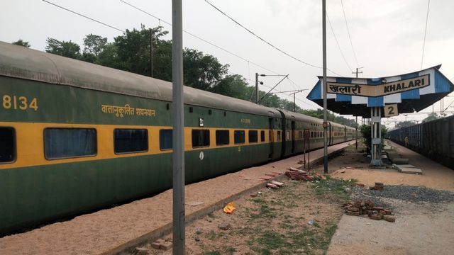 झारखंड: जनता ने मांगी थी 2 मिनट की स्टॉपेज, रेलवे ने डेढ़ माह से खड़ी कर रखी है ट्रेन; चौंकाने वाली है वजह
