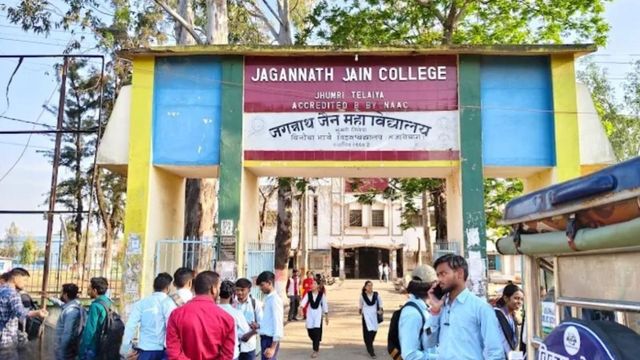 कोडरमा कॉलेजों का विनोबा भावे से नाता टूटा, अब गिरिडीह विश्वविद्यालय से संबद्धता पर छात्रों का विरोध
