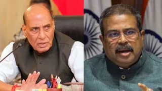 राजनाथ सिंह के आवास पर हाईलेवल मीटिंग में पहुंचे शिक्षा मंत्री धर्मेंद्र प्रधान। फोटो: आर्काइव