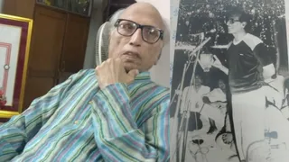 संभल में वर्ष 1982 में शायर रिजवान मसरूर की पुस्तक के विमोचन पर कलाम पढ़ते बशीर। सौ. रिजवान मसरूर