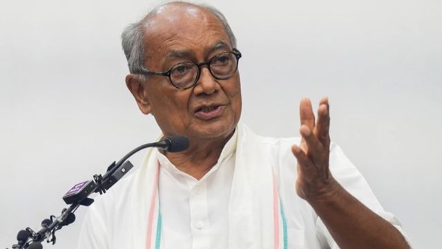 दिग्विजय सिंह के फिर बिगड़े बोल, कहा- 'अल्पसंख्यक से ज्यादा बहुसंख्यक सांप्रदायिकता खतरनाक'; भाजपा भड़की