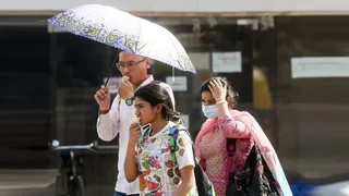 आज दिल्ली-यूपी समेत 10 राज्यों में तेज बारिश और आंधी की संभवाना (फोटो- एएनआई)