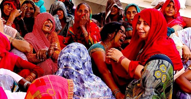 हमीरपुर पुल हादसे का रूह कंपाने वाला खौफनाक मंजर, भारी भरकम स्लैब में दबे रहे शव, उजड़ गए 6 हंसते-खेलते परिवार
