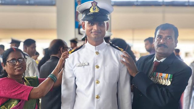 कारगिल योद्धा के बेटे ने रचा इतिहास; IIM का मौका छोड़ चुना देशसेवा का रास्ता, भारतीय नौसेना अधिकारी बने र‍ितेश
