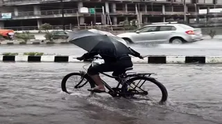 झमाझम बारिश के दाैरान धनबाद के आठ लेन पर जलजमाव का नजारा।(फोटोः जागरण)