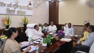 विभागीय मंत्री डॉ. दिलीप कुमार जायसवाल की अध्यक्षता में हुई बैठक। (सोशल मीडिया)