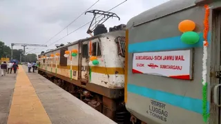 प्रयागराज से माता वैष्णो देवी कटरा जाने वाली ट्रेन जम्मू मेल। जागरण आर्काइव