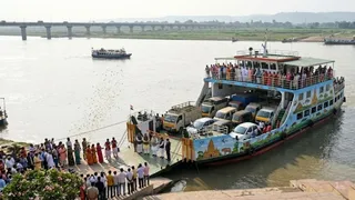 भागलपुर में लंबे इंतजार के बाद शुक्रवार से बरारी बियाडा घाट से नवगछिया के जाह्नवी चौक तक जल परिवहन सेवा शुरू हो रही है। इमेज एआई
