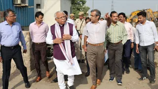 केंद्रीय मंत्री मनोहर लाल ने किया भलस्वा लैंडफिल साइट का दौरा। जागरण