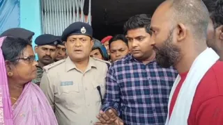 पुलिस थाने पर आक्रोशित लोग। (जागरण)