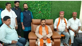 रामनगर में मीडिया से बात करते मंत्री नंदकिशोर राम। फोटो: जागरण