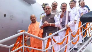 रक्षा मंत्री राजनाथ सिंह के साथ मुख्यमंत्री योगी आदित्यनाथ और उप मुख्यमंत्री केशव प्रसाद मौर्य व उप मुख्यमंत्री ब्रजेश पाठक।
