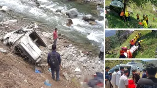 चमोली और रुद्रप्रयाग जिले में दो अलग-अलग सड़क हादसों में छह लोगों की मौत हो गई।