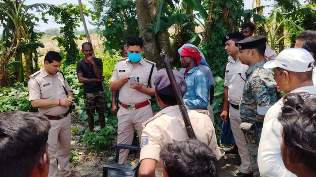 अररिया में जमीन विवाद में दबंगों का हमला, आंगन में सो रहे वृद्ध का रेता गला; घर में की आगजनी
