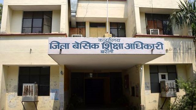 बरेली में अनोखा विवाद: '45 किलो भूसा लाओ वरना...', फरमान जारी करने वाले खंड शिक्षा अधिकारी की छिनी कुर्सी