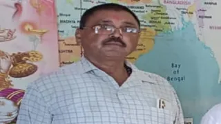 प्रयागराज के फूलपुर में सड़क हादसे में मृत जौन के सर्राफ प्रेम शंकर वर्मा की फाइल फोटो।