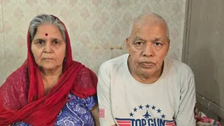 जानकारी देते रामविलास कटारा व उनकी पत्नी ऊषा कटारा। जागरण