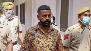 सुकेश चंद्रशेखर पर चल रहा यह मुकदमा मुख्यत: धोखाधड़ी, जबरन वसूली और आपराधिक साजिश से जुड़ा है।