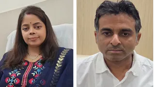बीएसए देवव्रत सिंह व पूनम मिश्रा।