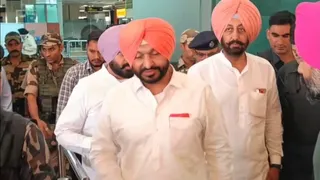 अमृतसर एयरपोर्ट पहुंचे केंद्रीय राज्य मंत्री रवनीत बिट्टू।