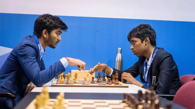 गुकेश ने प्रगनानंद को हराकर कायम रखी उम्मीद