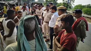 मुंगेर में पिकअप की टक्कर से बुजुर्ग की मौत, कार्रवाई की मांग पर ग्रामीणों का प्रदर्शन