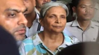 सीबीआई की कस्टडी में गिरिबाला सिंह।