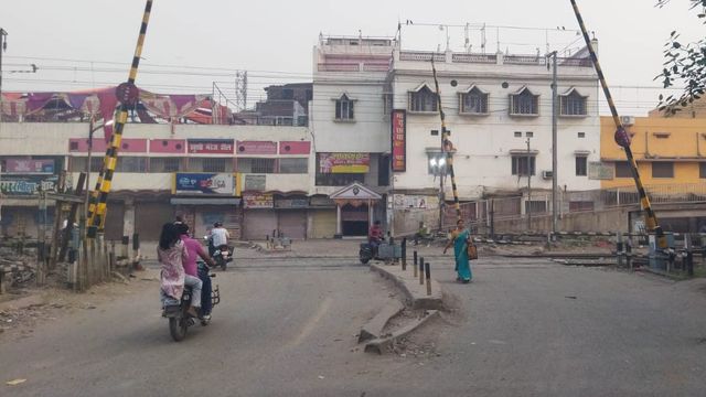 बक्सर में दो बड़े रेलवे फाटक हमेशा के लिए बंद; आज से बदलेगा आवागमन का रास्ता
