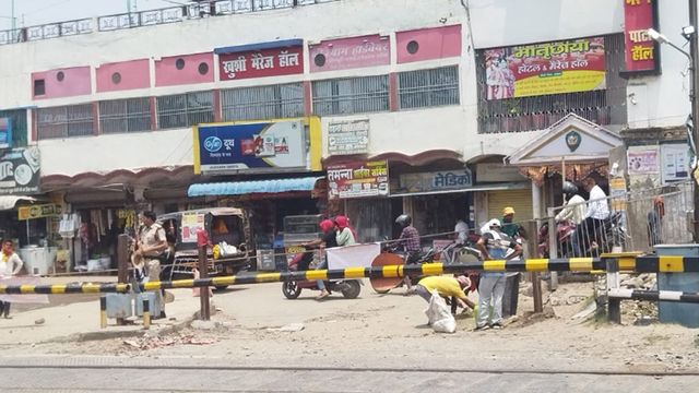 आखिरी बार गिरा गुमटी 70बी का गेट, गुजरीं दो ट्रेनें; अब यादों में ही रहेगा बक्सर का यह रेलवे फाटक