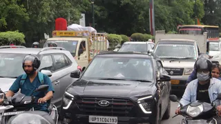 घंटाघर से राजपुर रोड जाने वाले मार्ग में लगा जाम जागरण